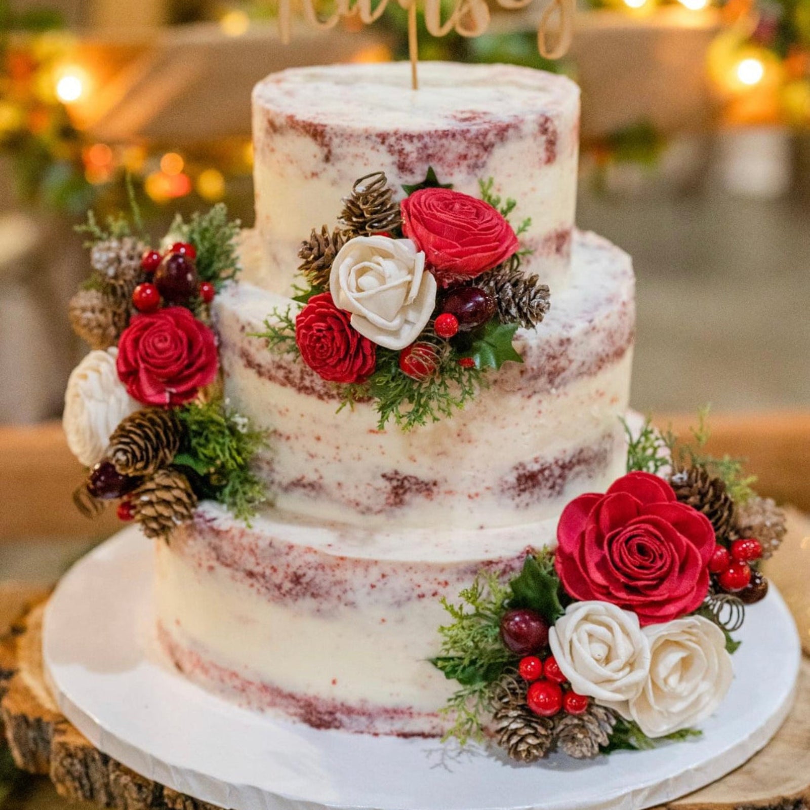 wood flowers red and white on a wedding cake 